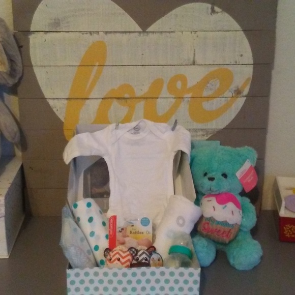 Gender Neutral Gift Set - Picture 3 of 6